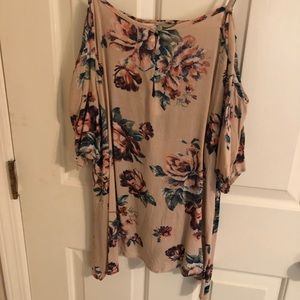 Pretty cold shoulder top XL